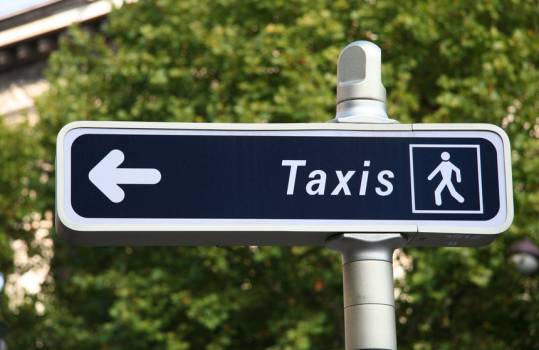 Réserver un taxi aux heures de pointe à Istres